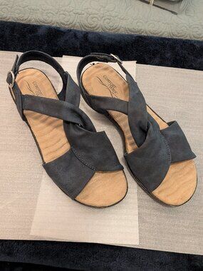 Easy Street Women's Slingback Comfort Wave Sandals